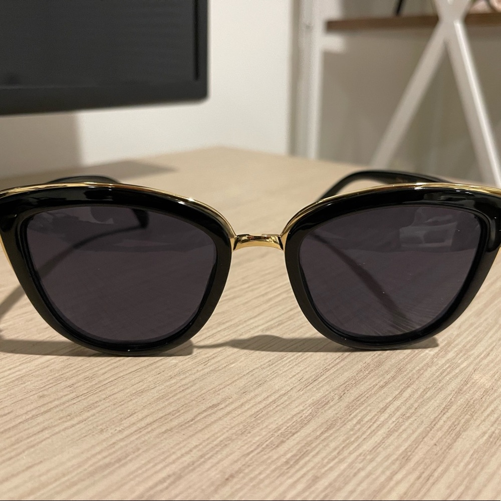 Womens sunglasses good condition no brand